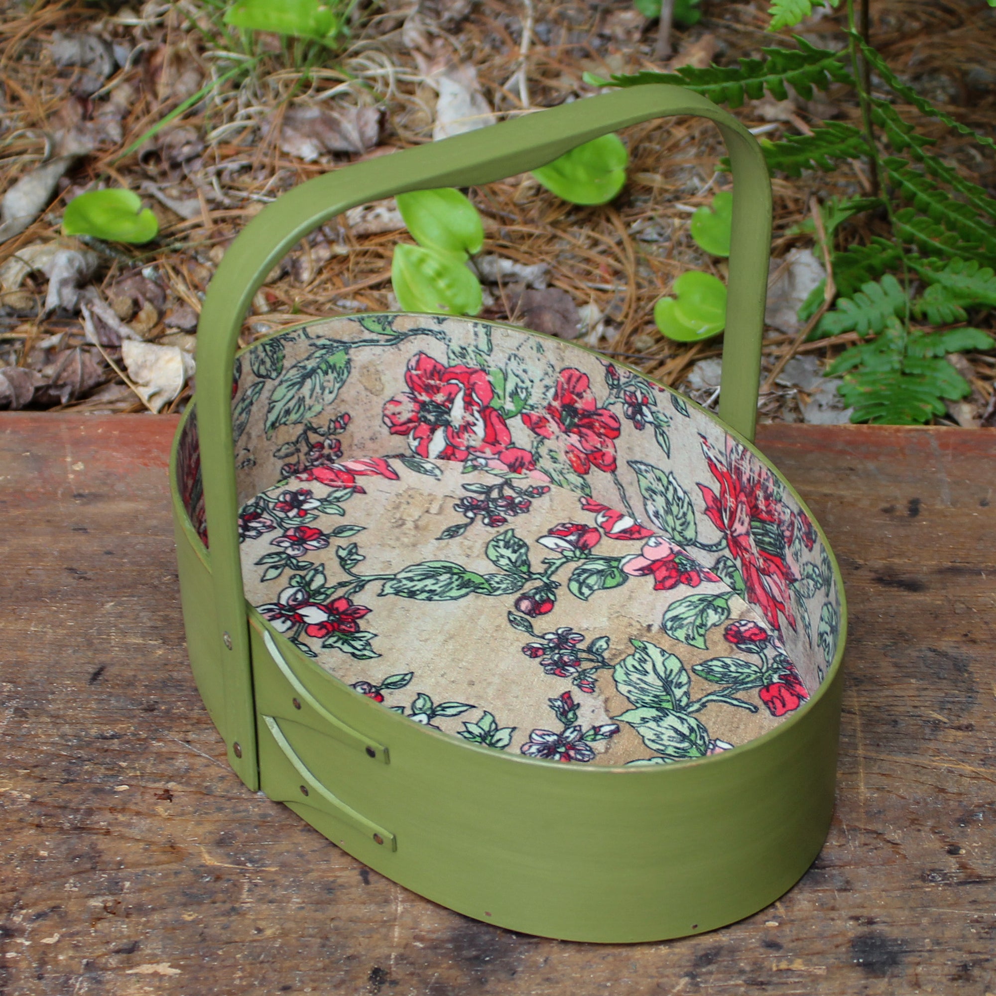 Medium Shaker Sewing Carrier with Papered Interior