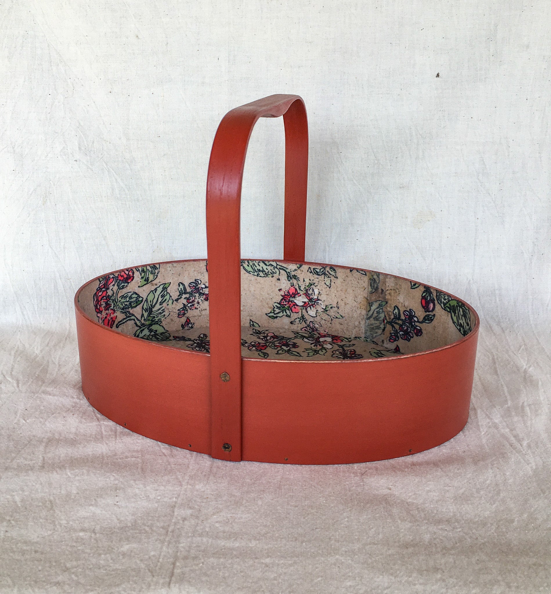 Medium Shaker Sewing Carrier with Papered Interior