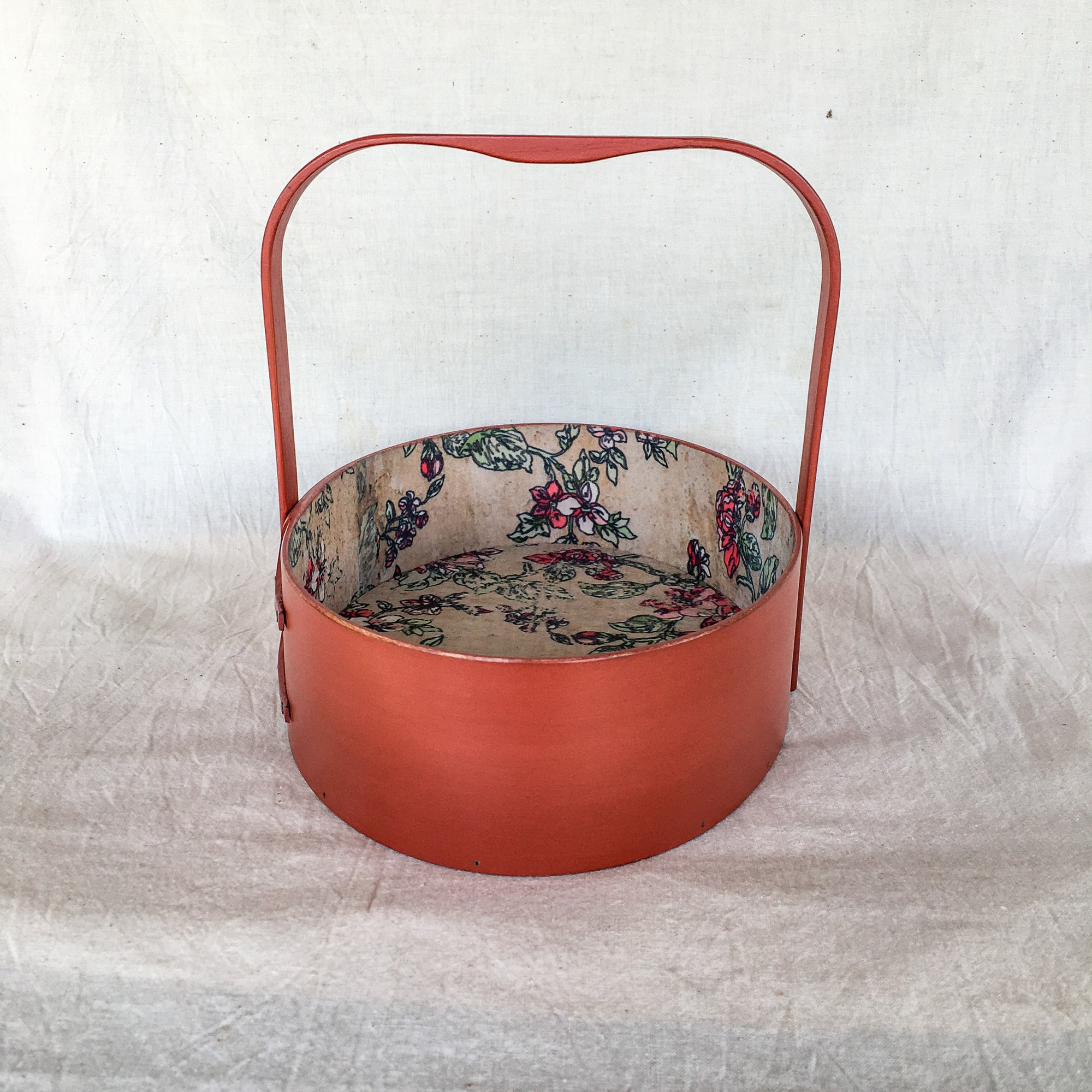 Medium Shaker Sewing Carrier with Papered Interior