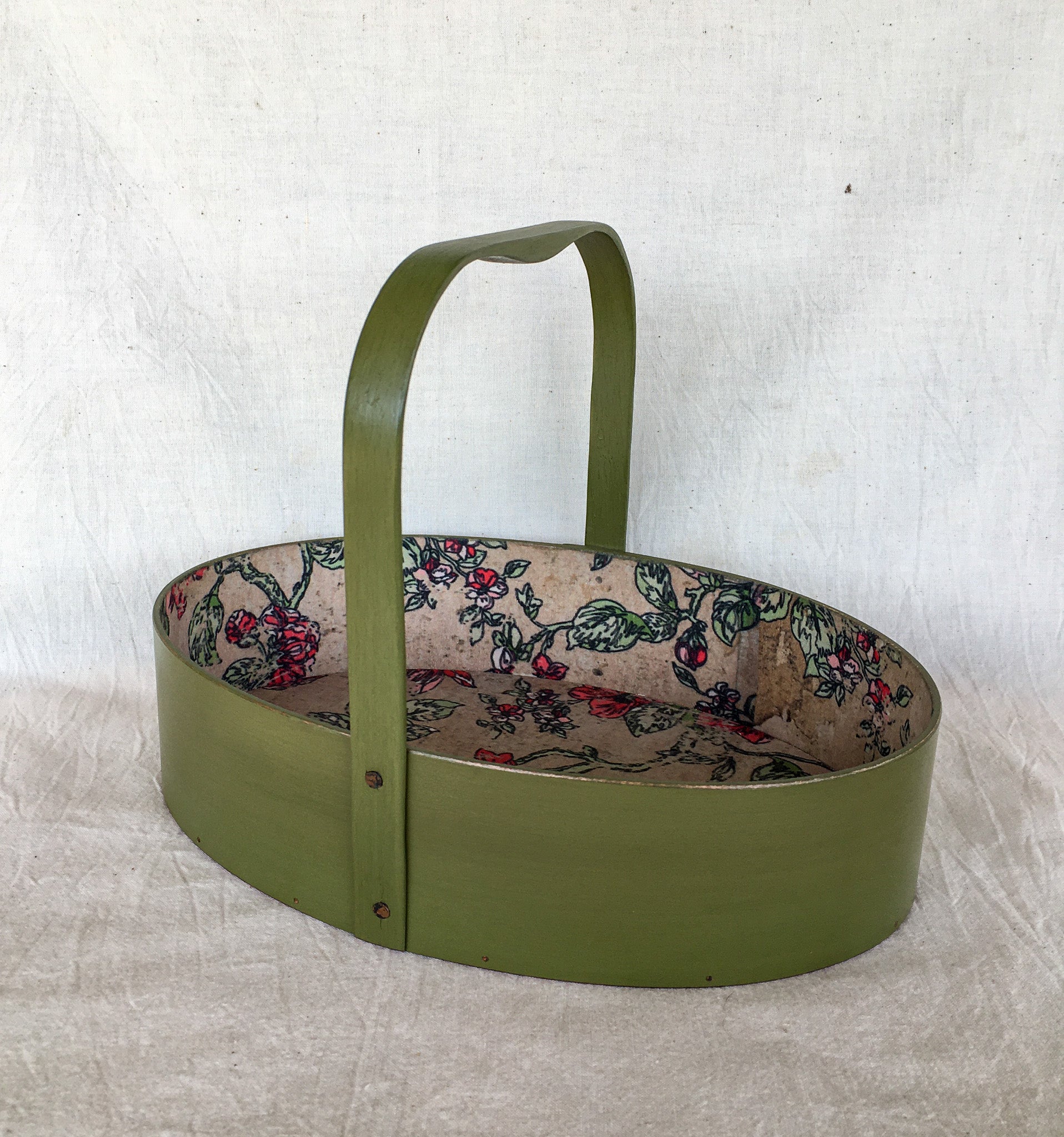 Medium Shaker Sewing Carrier with Papered Interior